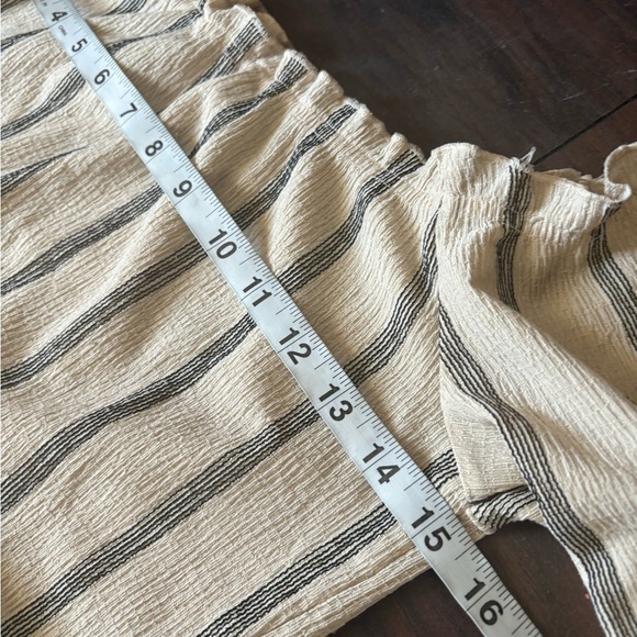 That’s it! Size small, off the shoulder, striped, cream coloured top - Picture 7 of 7